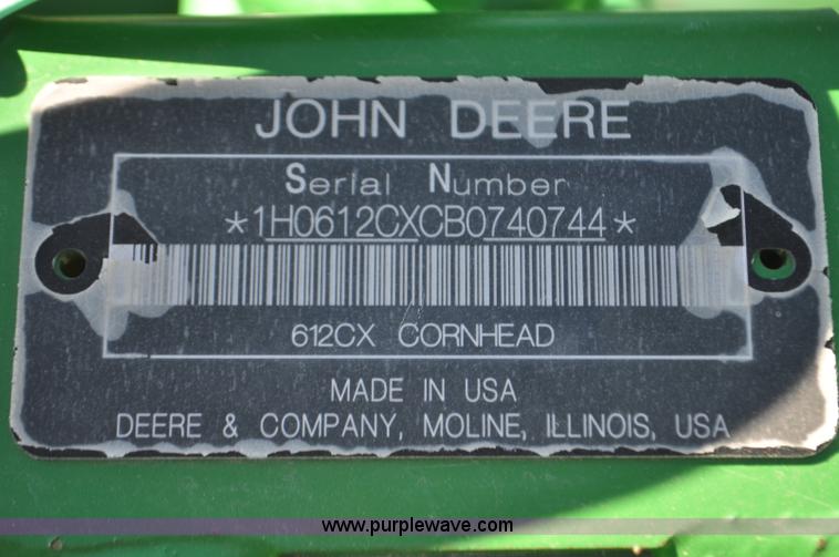 image for item F2074 2011 John Deere 612C corn head