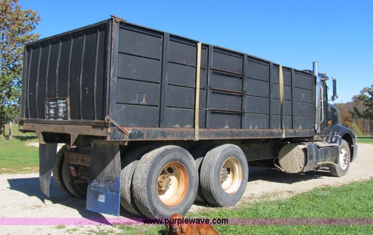 image for item G6505 1990 International 9400 Eagle grain truck