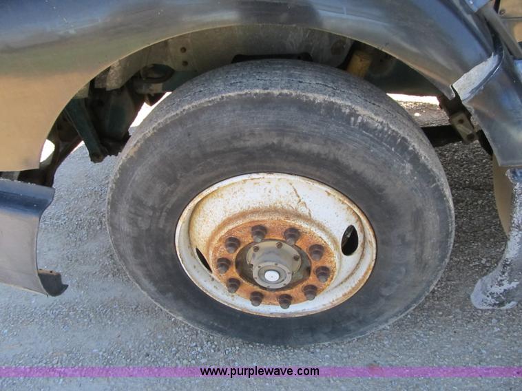 image for item G6505 1990 International 9400 Eagle grain truck