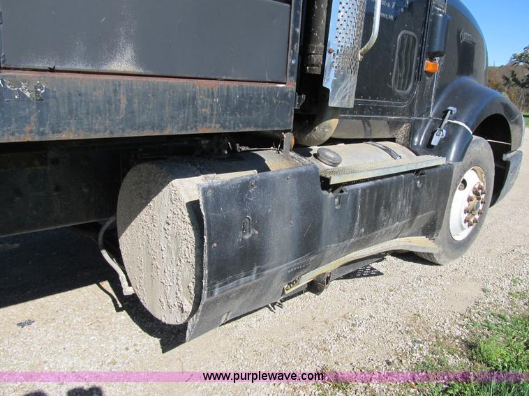 image for item G6505 1990 International 9400 Eagle grain truck