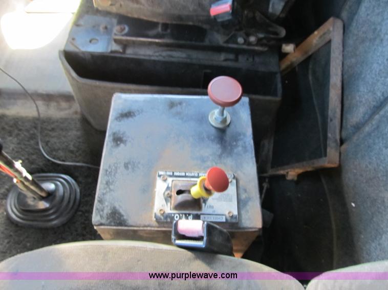 image for item G6505 1990 International 9400 Eagle grain truck