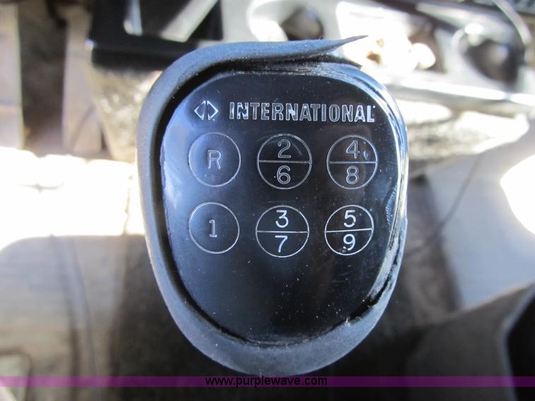 image for item G6505 1990 International 9400 Eagle grain truck