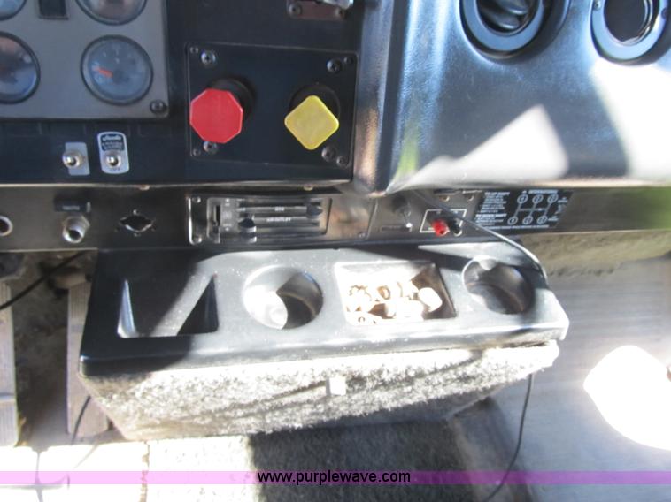 image for item G6505 1990 International 9400 Eagle grain truck