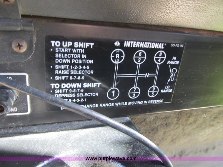 image for item G6505 1990 International 9400 Eagle grain truck