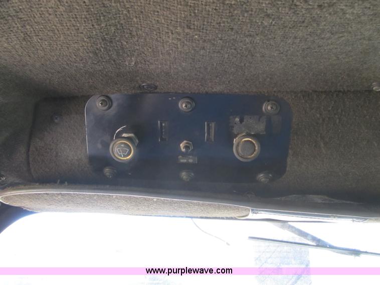 image for item G6505 1990 International 9400 Eagle grain truck