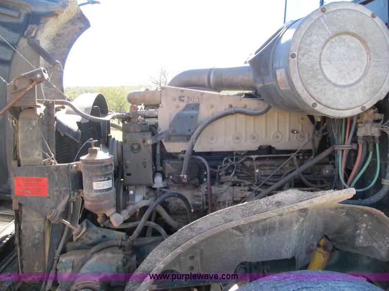 image for item G6505 1990 International 9400 Eagle grain truck