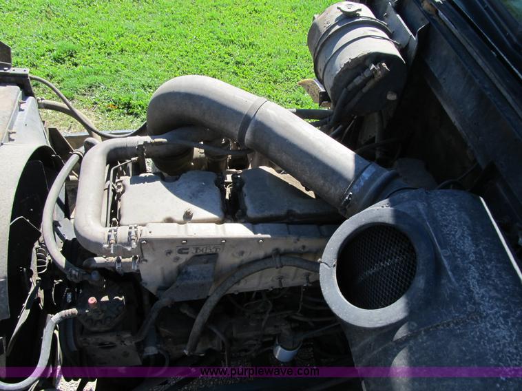 image for item G6505 1990 International 9400 Eagle grain truck