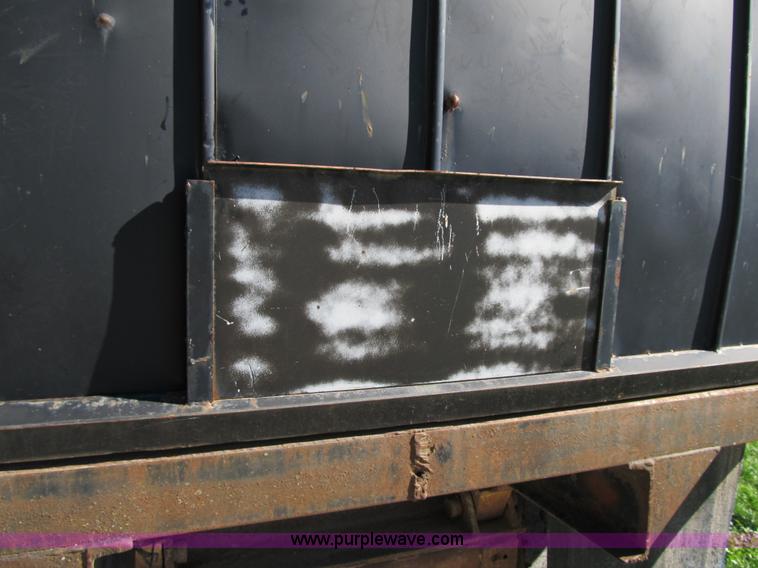 image for item G6505 1990 International 9400 Eagle grain truck