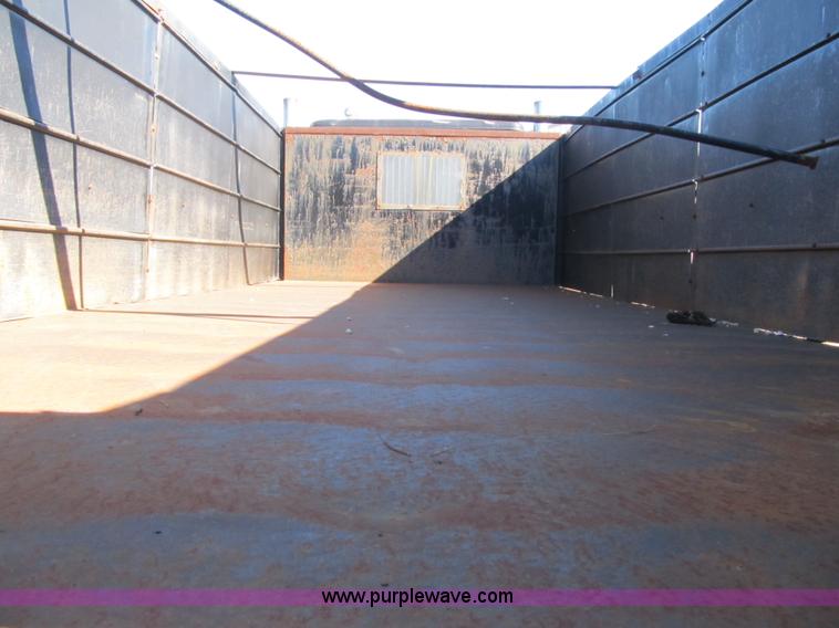 image for item G6505 1990 International 9400 Eagle grain truck