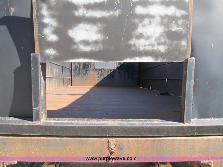 image for item G6505 1990 International 9400 Eagle grain truck