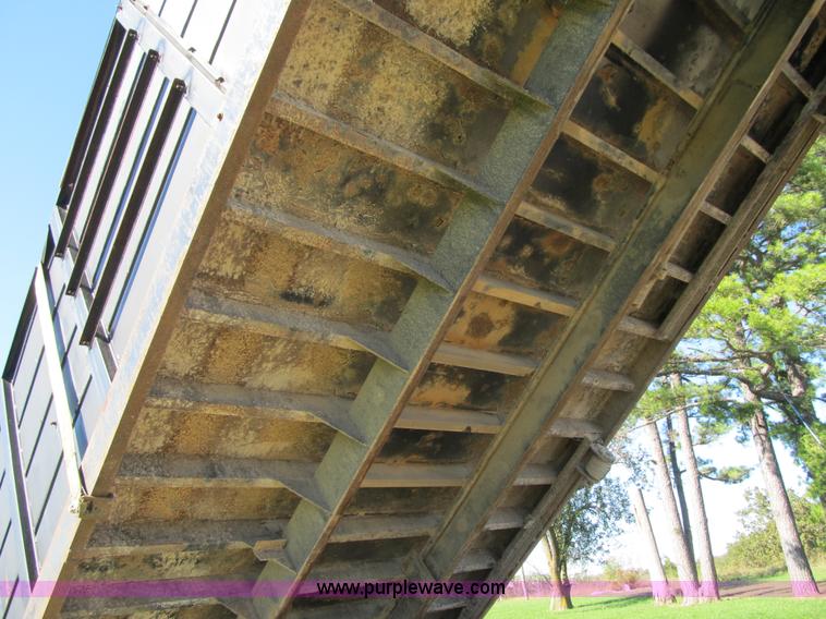 image for item G6505 1990 International 9400 Eagle grain truck