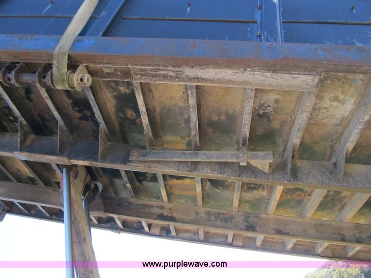 image for item G6505 1990 International 9400 Eagle grain truck