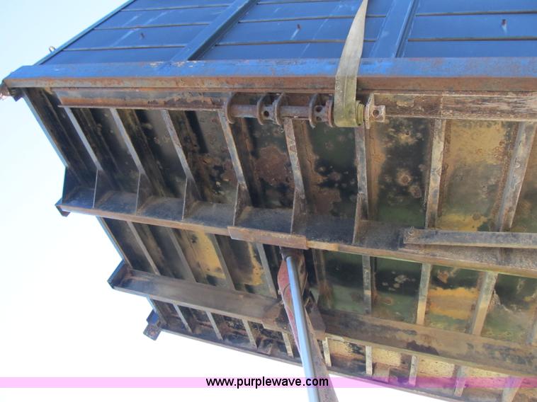 image for item G6505 1990 International 9400 Eagle grain truck