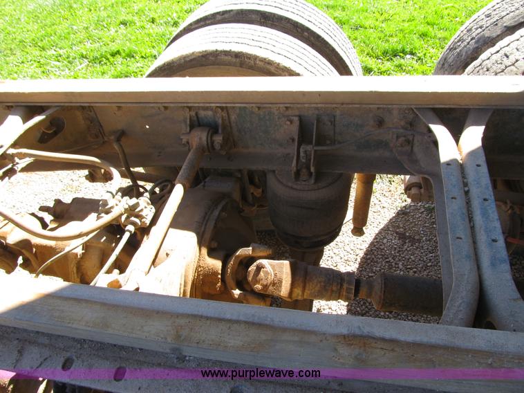 image for item G6505 1990 International 9400 Eagle grain truck