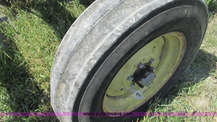 image for item G9089 John Deere 4020 tractor