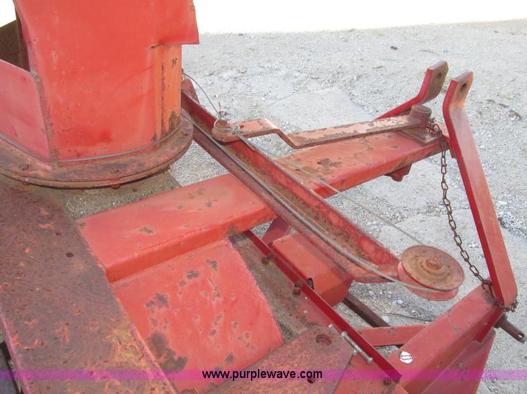 image for item G9952 International 80 snow blower