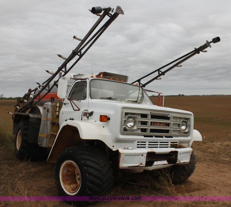 image for item H8832 1980 GMC 7000 Big Wheels sprayer