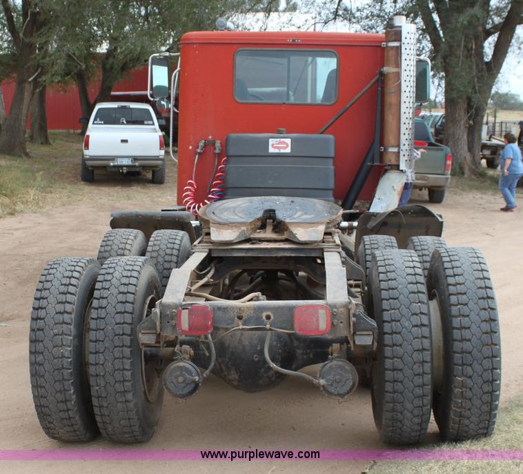 image for item H8833 1983 International Transtar 4300 semi truck