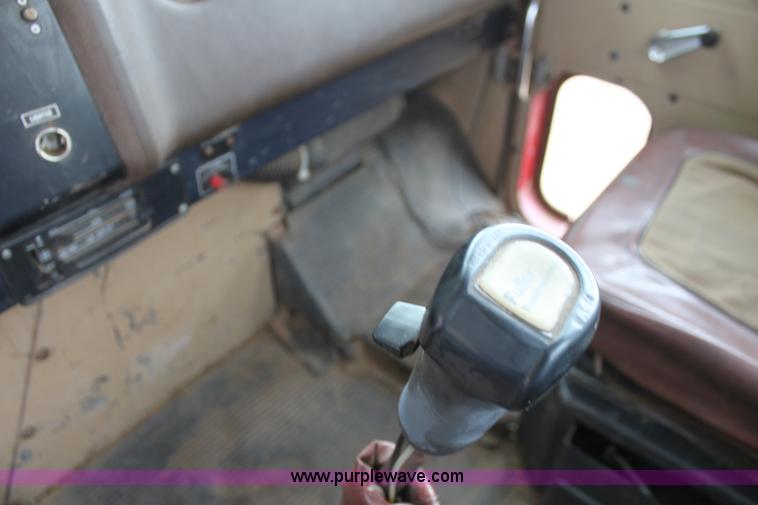 image for item H8833 1983 International Transtar 4300 semi truck