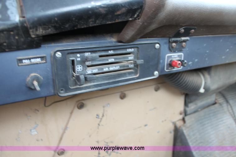 image for item H8833 1983 International Transtar 4300 semi truck