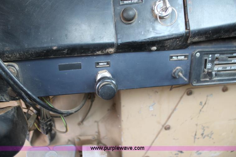 image for item H8833 1983 International Transtar 4300 semi truck