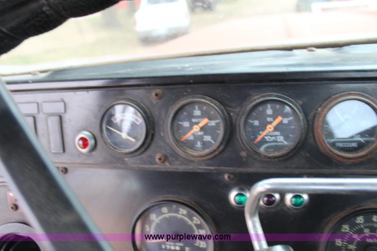 image for item H8833 1983 International Transtar 4300 semi truck