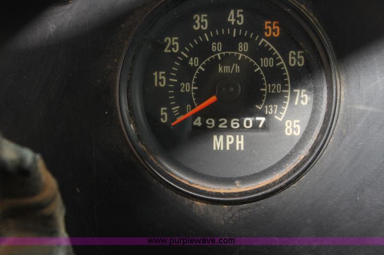 image for item H8833 1983 International Transtar 4300 semi truck