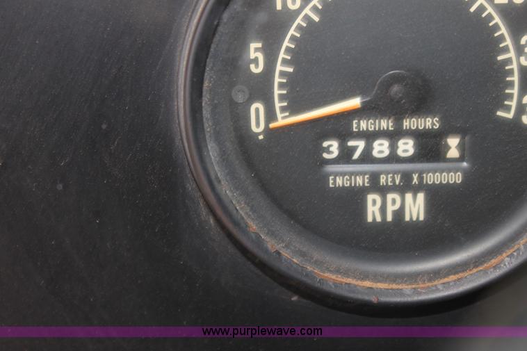 image for item H8833 1983 International Transtar 4300 semi truck