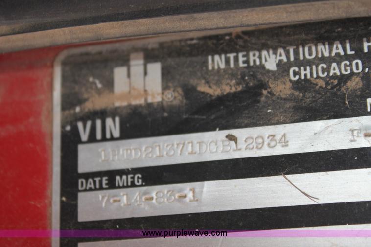 image for item H8833 1983 International Transtar 4300 semi truck