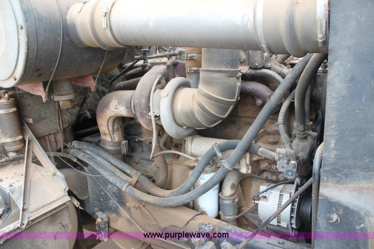 image for item H8833 1983 International Transtar 4300 semi truck