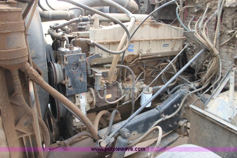 image for item H8833 1983 International Transtar 4300 semi truck