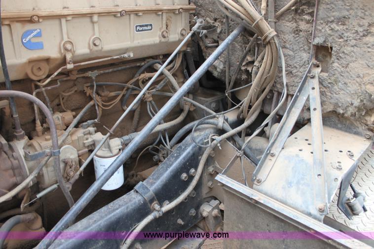 image for item H8833 1983 International Transtar 4300 semi truck