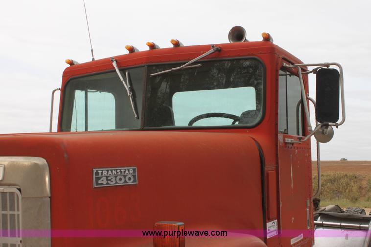 image for item H8833 1983 International Transtar 4300 semi truck