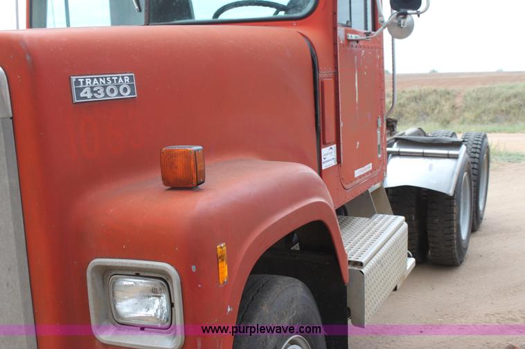 image for item H8833 1983 International Transtar 4300 semi truck