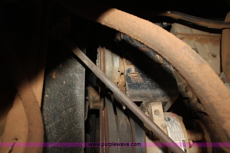 image for item H8833 1983 International Transtar 4300 semi truck