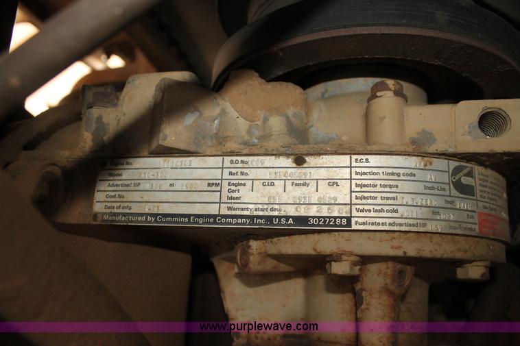 image for item H8833 1983 International Transtar 4300 semi truck