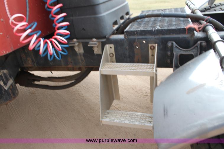 image for item H8833 1983 International Transtar 4300 semi truck