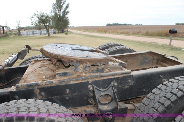 image for item H8833 1983 International Transtar 4300 semi truck