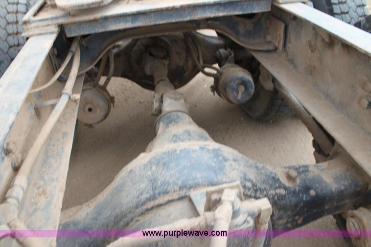 image for item H8833 1983 International Transtar 4300 semi truck