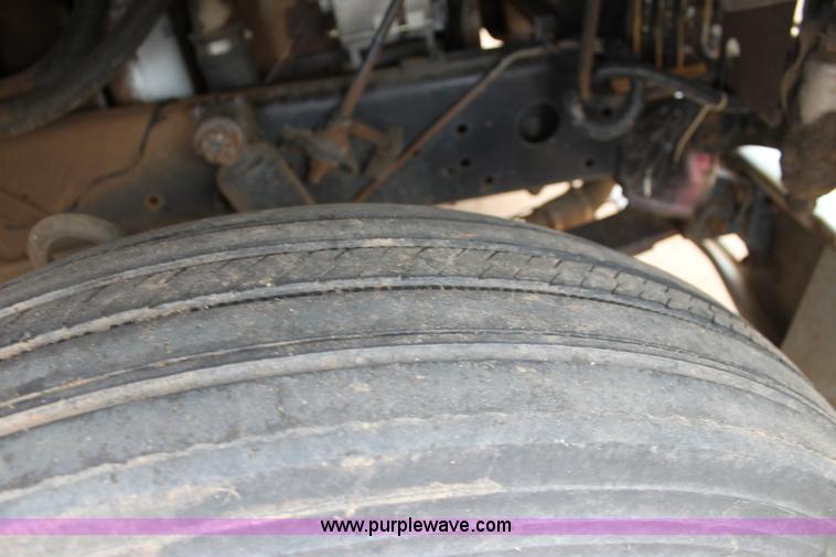 image for item H8833 1983 International Transtar 4300 semi truck