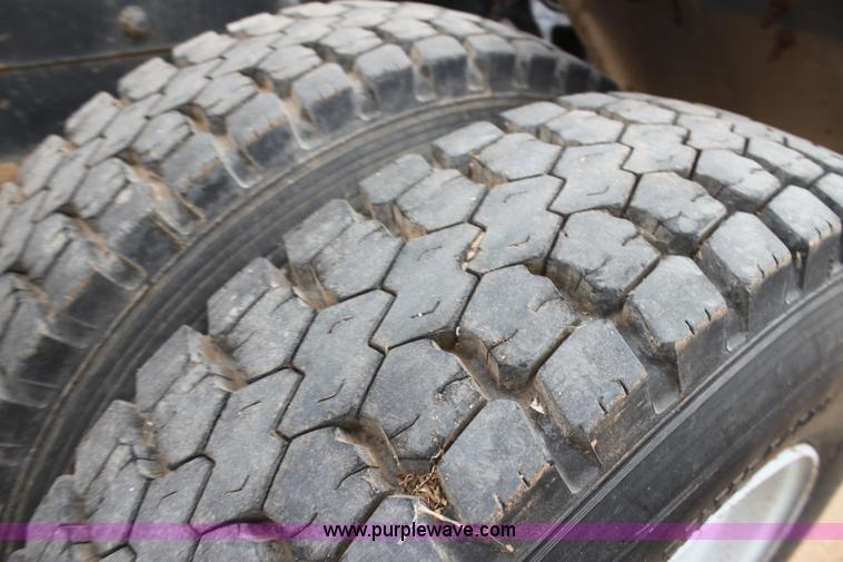 image for item H8833 1983 International Transtar 4300 semi truck