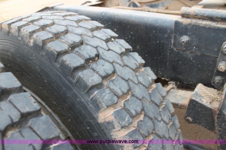 image for item H8833 1983 International Transtar 4300 semi truck