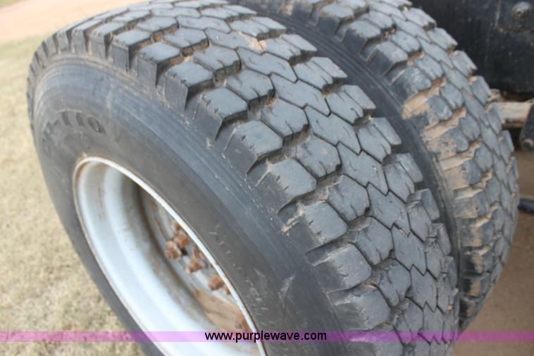 image for item H8833 1983 International Transtar 4300 semi truck