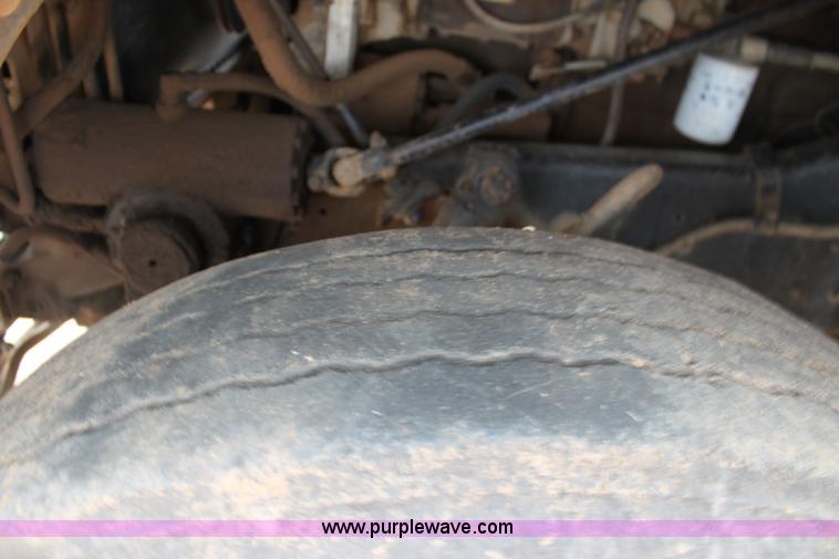 image for item H8833 1983 International Transtar 4300 semi truck