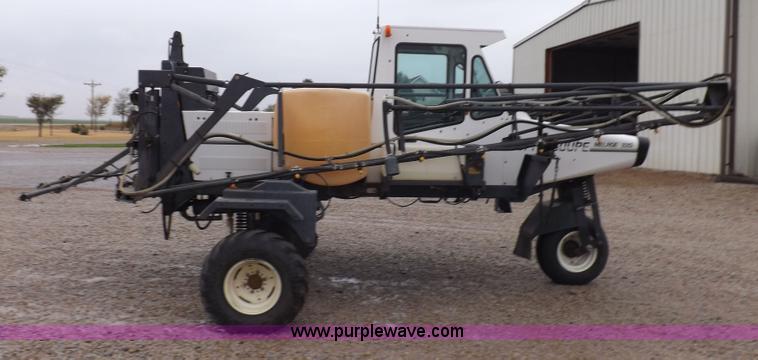 image for item H9056 Melroe 220 spray coupe