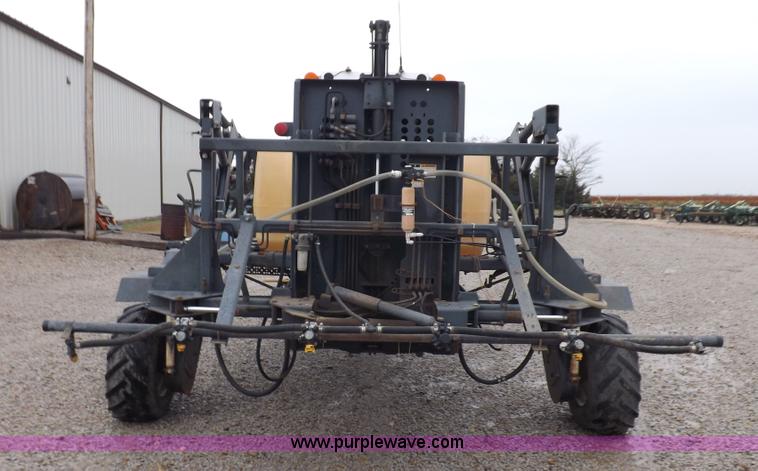 image for item H9056 Melroe 220 spray coupe