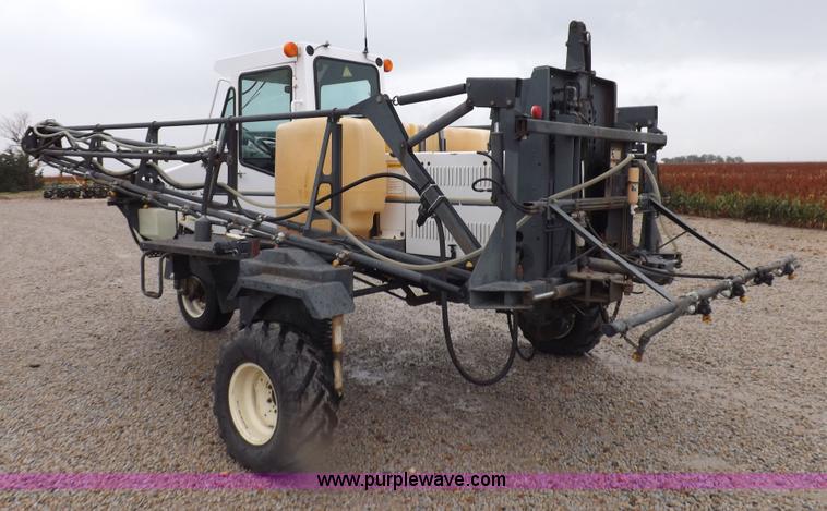 image for item H9056 Melroe 220 spray coupe