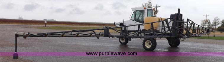 image for item H9056 Melroe 220 spray coupe