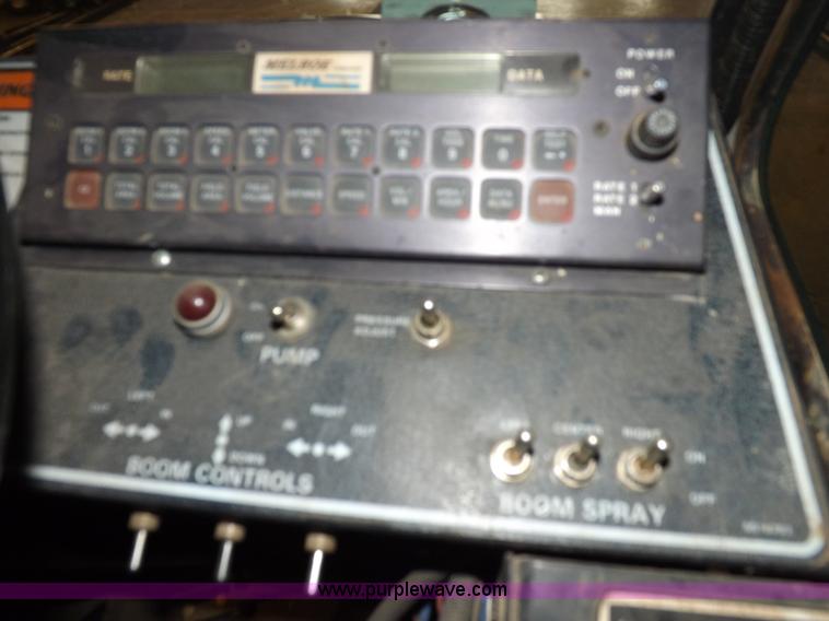 image for item H9056 Melroe 220 spray coupe