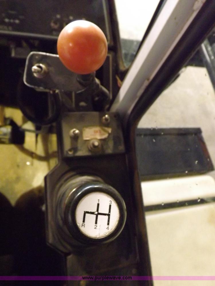 image for item H9056 Melroe 220 spray coupe